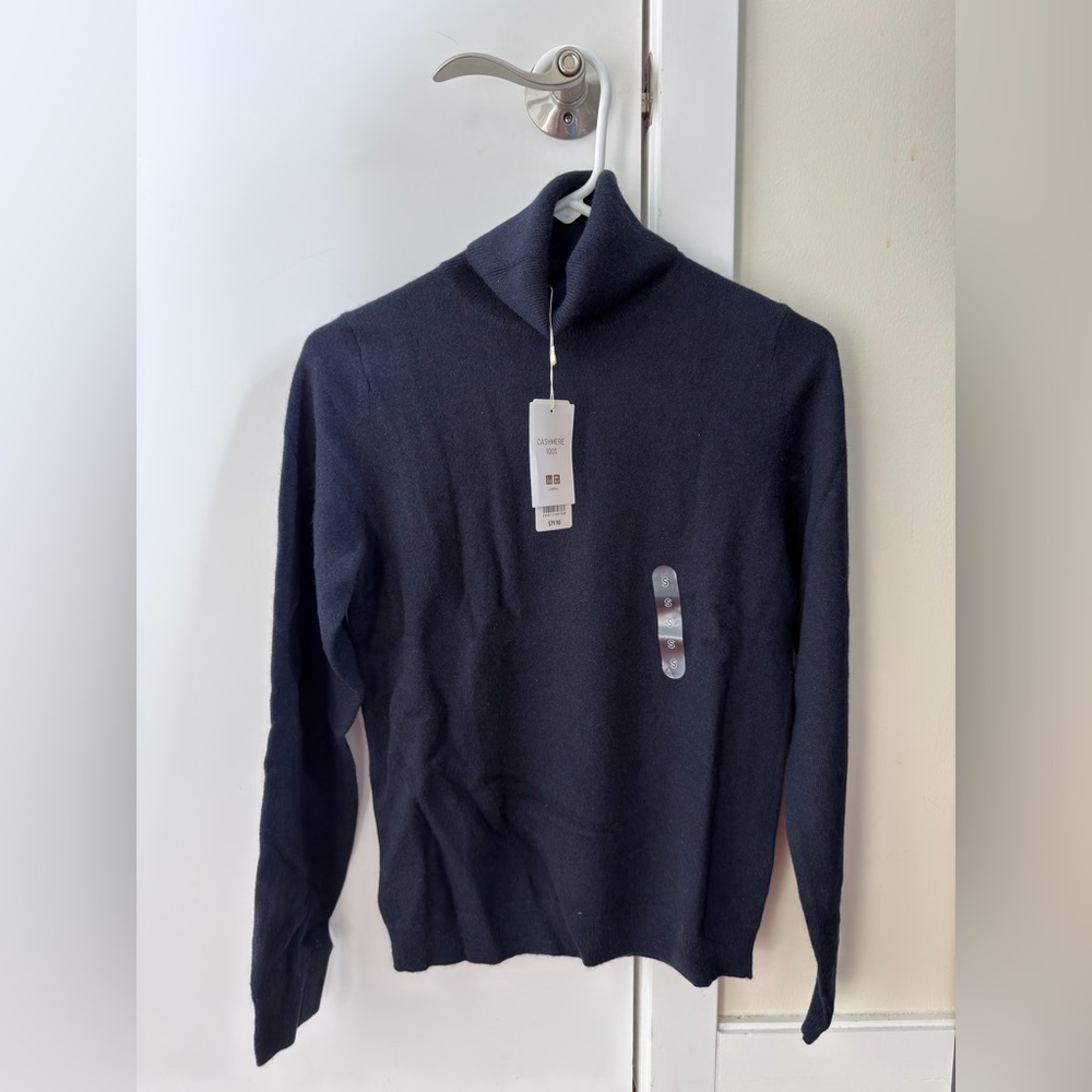 New Uniqlo Cashmere Turtleneck Sweater